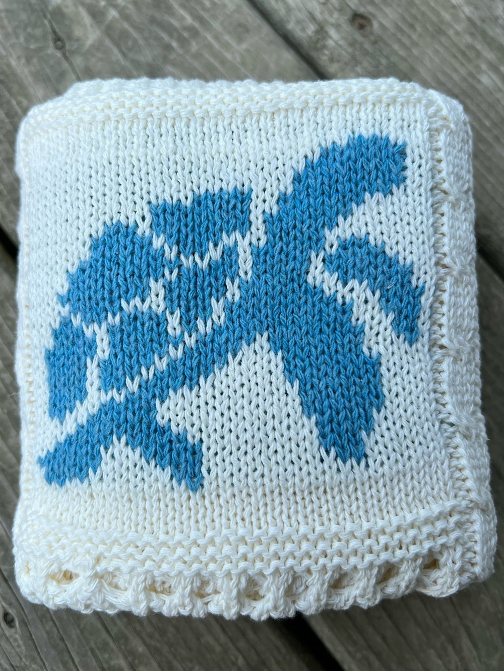 CROCHET TOTE BAG with BLUE TURTLE ACCENTS - Picture 15 of 16